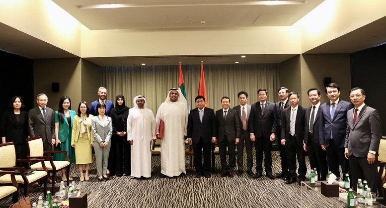 Phó Thủ tướng Chính phủ Nguyễn Chí Dũng và ông Fahad Al Ameri cùng các đại biểu dự cuộc tiếp - Ảnh: VGP/Thu Sa Phó Thủ tướng Chính phủ Nguyễn Chí Dũng và ông Fahad Al Ameri cùng các đại biểu dự cuộc tiếp - Ảnh: VGP/Thu Sa