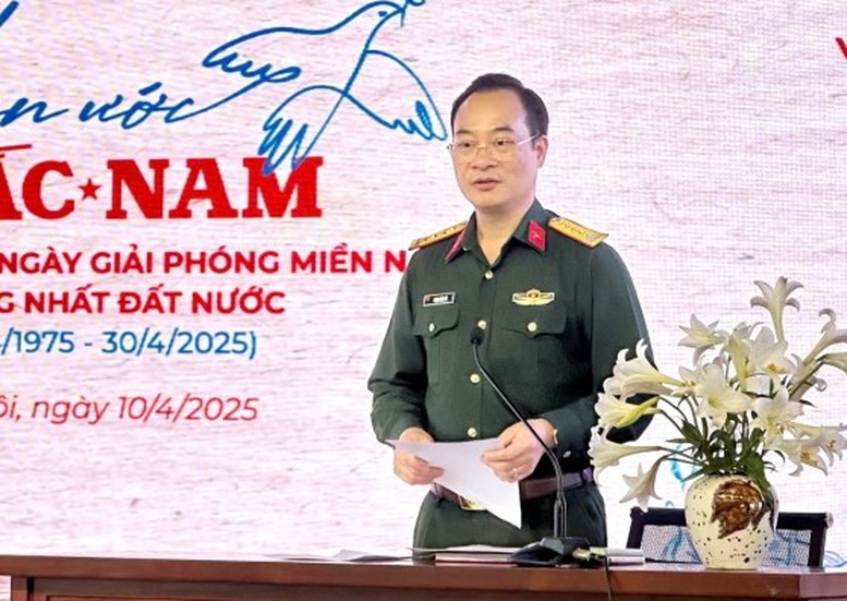 Đại tá Phạm Văn Tú, Giám đốc Trung tâm PT-TH Quân đội, Tổng đạo diễn chương trình, thông tin tại họp báo - Ảnh: Thái Sơn Đại tá Phạm Văn Tú, Giám đốc Trung tâm PT-TH Quân đội, Tổng đạo diễn chương trình, thông tin tại họp báo - Ảnh: Thái Sơn