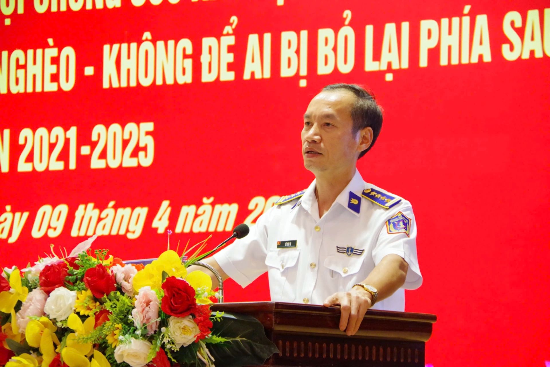 Đại tá Lê Văn Tú - Chính ủy BTL Vùng Cảnh sát biển 3 phát biểu tại hội nghị Đại tá Lê Văn Tú - Chính ủy BTL Vùng Cảnh sát biển 3 phát biểu tại hội nghị