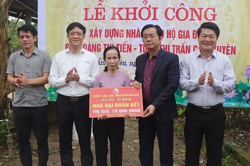Cẩm Xuyên đã khởi công xây dựng, sửa chữa 267 nhà ở theo chương trình xóa nhà tạm, nhà dột nát trên địa bàn huyện.