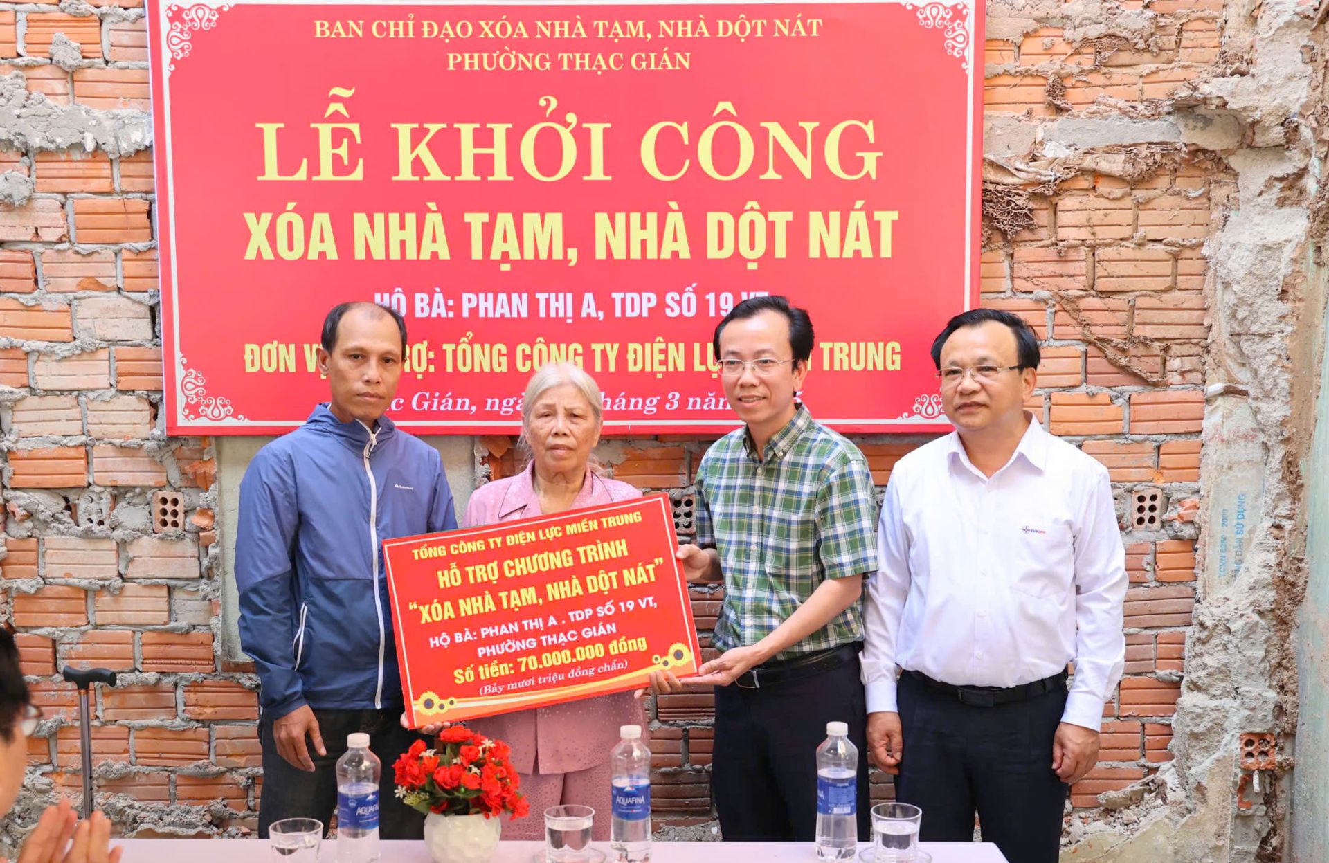 Riêng năm 2025, EVNCPC trao tặng 70 căn nhà tình nghĩa tại 13 tỉnh, thành khu vực miền Trung - Tây Nguyên Riêng năm 2025, EVNCPC trao tặng 70 căn nhà tình nghĩa tại 13 tỉnh, thành khu vực miền Trung - Tây Nguyên