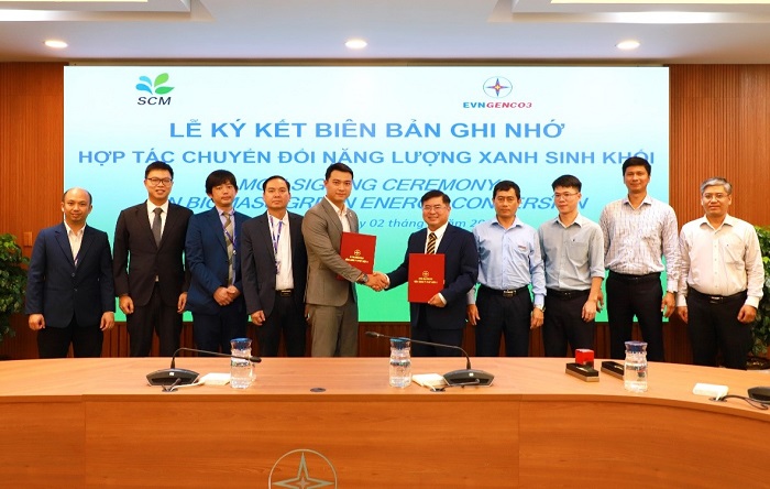 Ông Võ Minh Thắng, Phó Tổng giám đốc EVNGENCO3 và Ông Nguyễn Nhi Phong, Chủ tịch kiêm Tổng Giám đốc SCM ký kết biên bản ghi nhớ