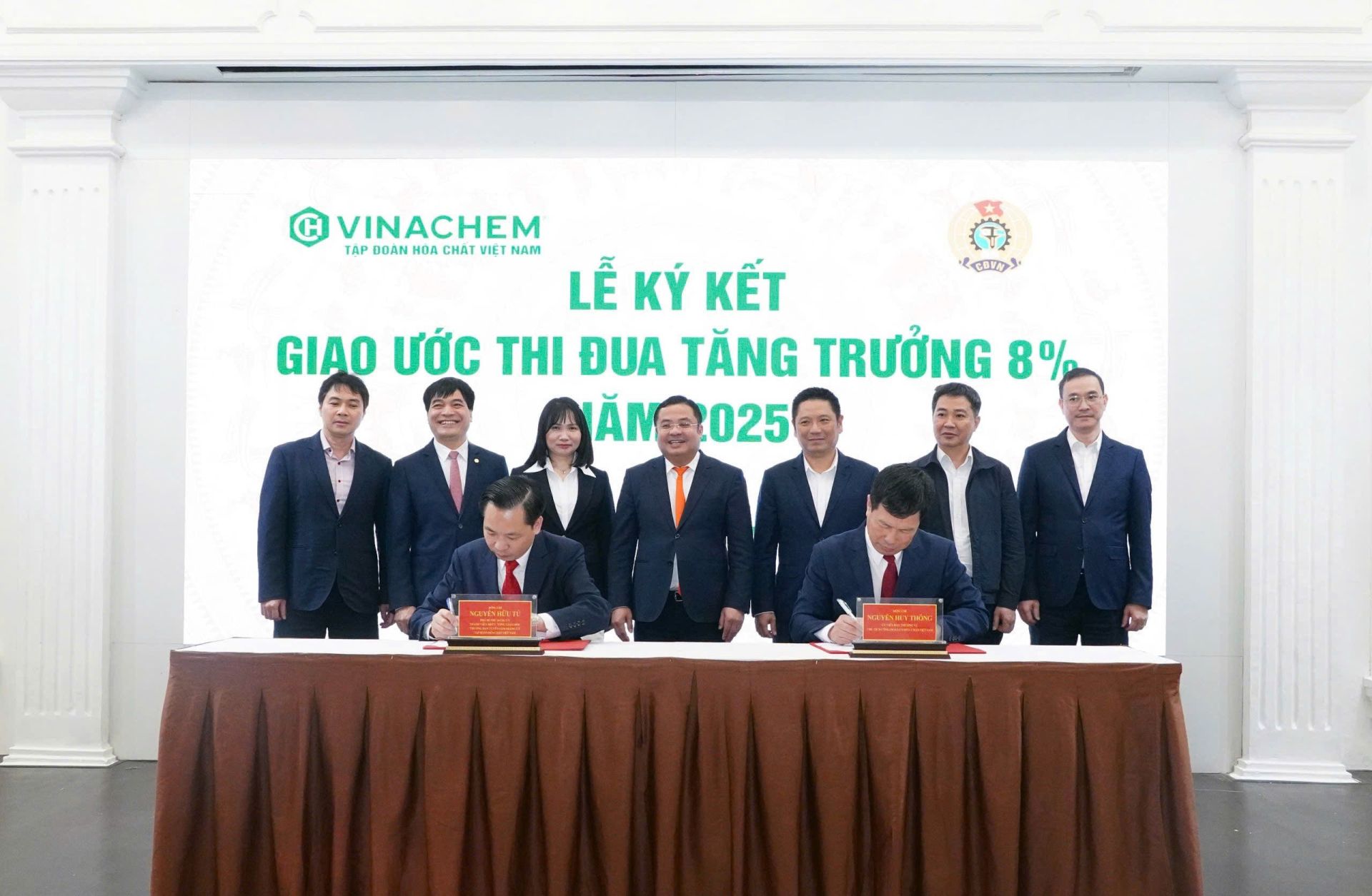 Tổng Giám đốc Tập đoàn Hóa chất Việt Nam và Chủ tịch Công đoàn Công nghiệp Hóa chất Việt Nam ký kết Giao ước thi đua tăng trưởng 8% năm 2025 Tổng Giám đốc Tập đoàn Hóa chất Việt Nam và Chủ tịch Công đoàn Công nghiệp Hóa chất Việt Nam ký kết Giao ước thi đua tăng trưởng 8% năm 2025