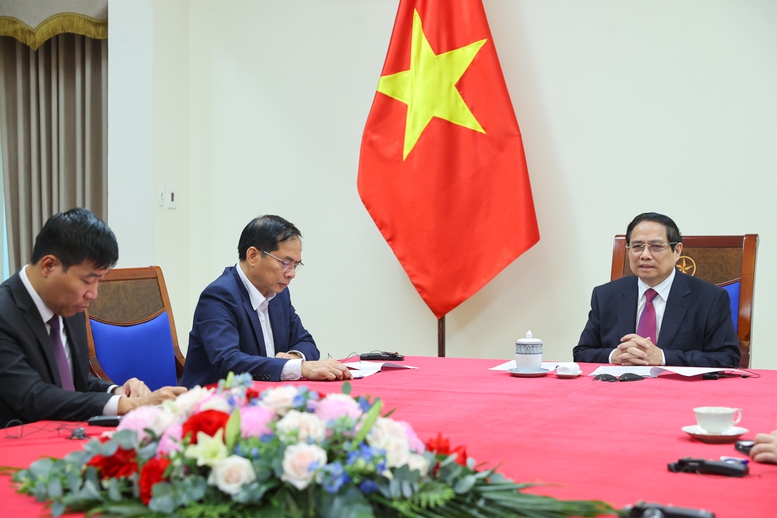 Thủ tướng đề nghị hai bên tiếp tục phối hợp tích cực xây dựng chương trình hành động để triển khai khuôn khổ quan hệ mới, góp phần hiện thực hóa các cam kết, thỏa thuận đạt được, cũng như những nội hàm của quan hệ Đối tác Chiến lược toàn diện - Ảnh: VGP/Nhật Bắc