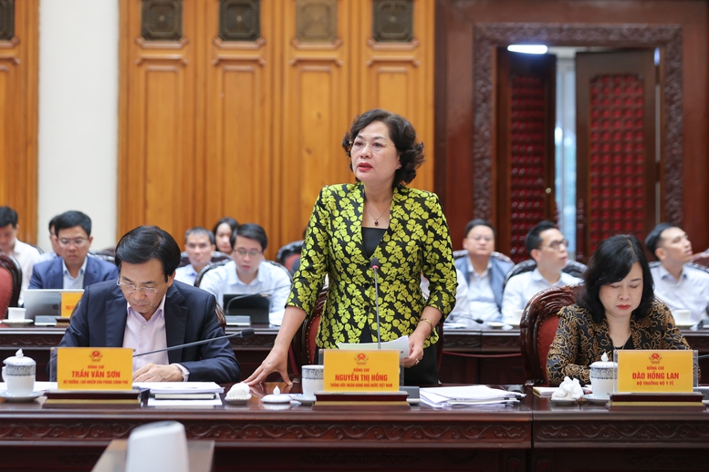 Thống đốc Ngân hàng Nhà nước Nguyễn Thị Hồng phát biểu tại phiên họp. Ảnh VGP/Nhật Bắc.