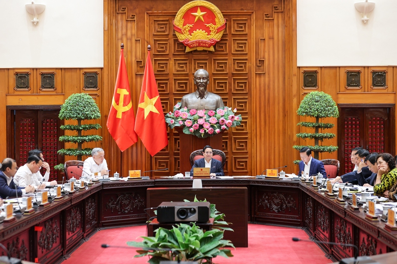 Thủ tướng Phạm Minh Chính chủ trì cuộc họp thứ 4 của Thường trực Chính phủ để thực hiện các kết luận của Bộ Chính trị, chỉ đạo của lãnh đạo chủ chốt và Tổng Bí thư Tô Lâm về việc ứng phó chủ động, kịp thời, phù hợp, linh hoạt, hiệu quả với chính sách thuế quan mới của Hoa Kỳ và các giải pháp ổn định kinh tế vĩ mô, thúc đẩy tăng trưởng, kiểm soát lạm phát - Ảnh: VGP/Nhật Bắc