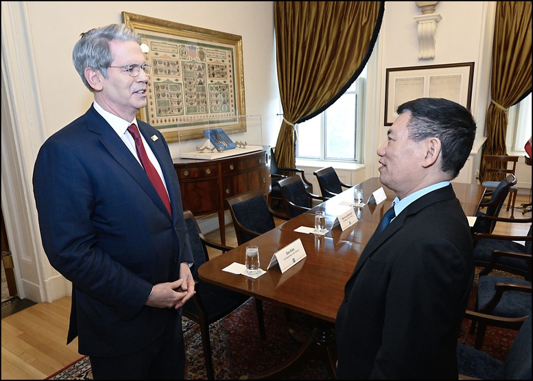 Bộ trưởng Bessent cảm ơn Việt Nam kịp thời có các biện pháp tích cực xử lý những vấn đề quan tâm của Hoa Kỳ; đánh giá cao hai nước nhất trí đàm phán thỏa thuận thương mại song phương - Ảnh: VGP/Trần Mạnh Bộ trưởng Bessent cảm ơn Việt Nam kịp thời có các biện pháp tích cực xử lý những vấn đề quan tâm của Hoa Kỳ; đánh giá cao hai nước nhất trí đàm phán thỏa thuận thương mại song phương - Ảnh: VGP/Trần Mạnh