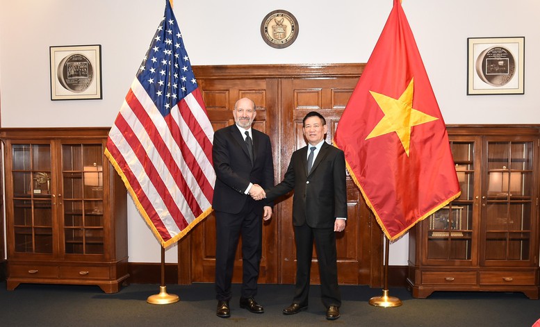 Phó Thủ tướng Hồ Đức Phớc và Bộ trưởng Thương mại Howard Lutnick - Ảnh: VGP/Trần Mạnh Phó Thủ tướng Hồ Đức Phớc và Bộ trưởng Thương mại Howard Lutnick - Ảnh: VGP/Trần Mạnh