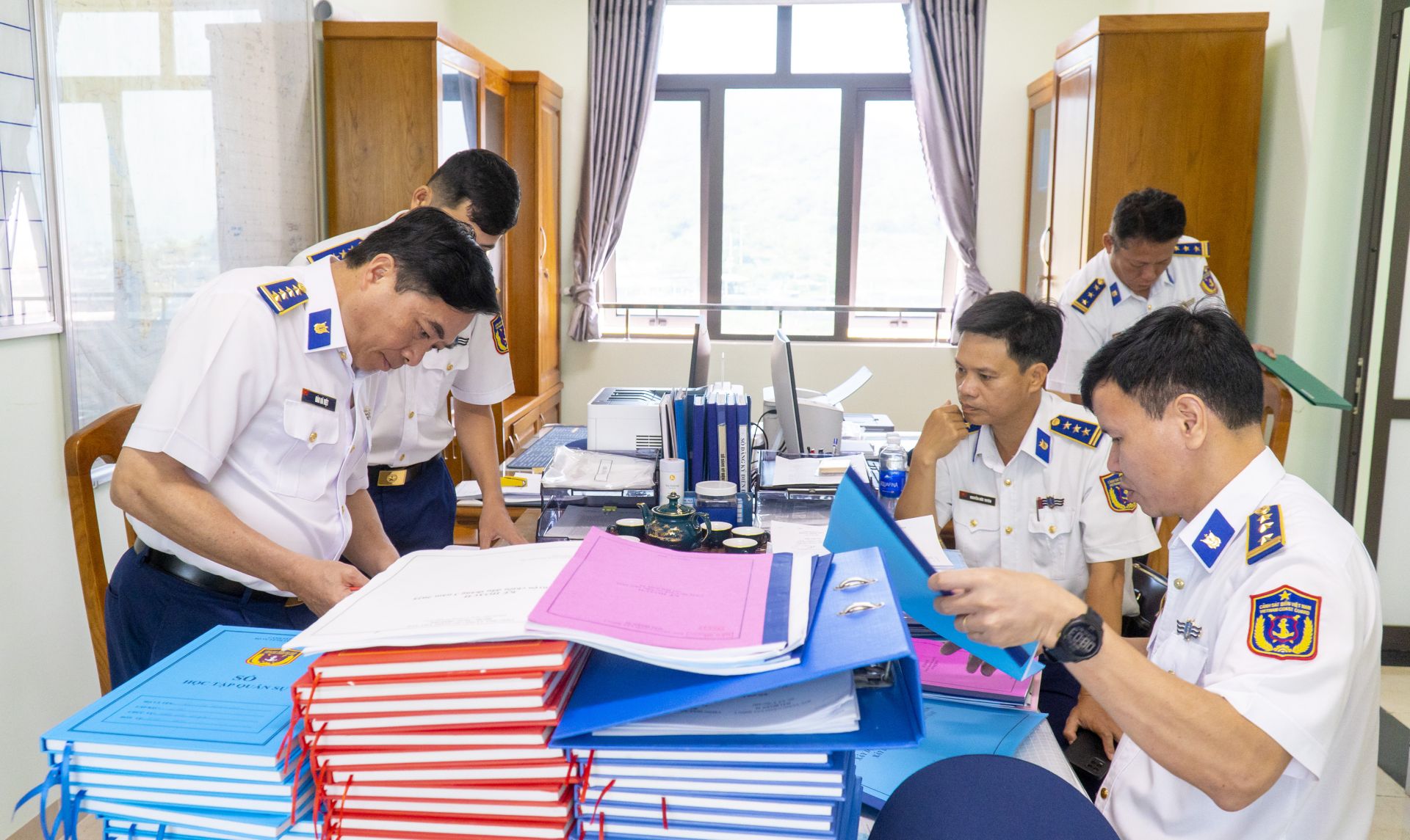 Đoàn công tác kiểm tra sổ sách, văn kiện tại Hải đoàn 32, Bộ Tư lệnh Vùng Cảnh sát biển 3 Đoàn công tác kiểm tra sổ sách, văn kiện tại Hải đoàn 32, Bộ Tư lệnh Vùng Cảnh sát biển 3