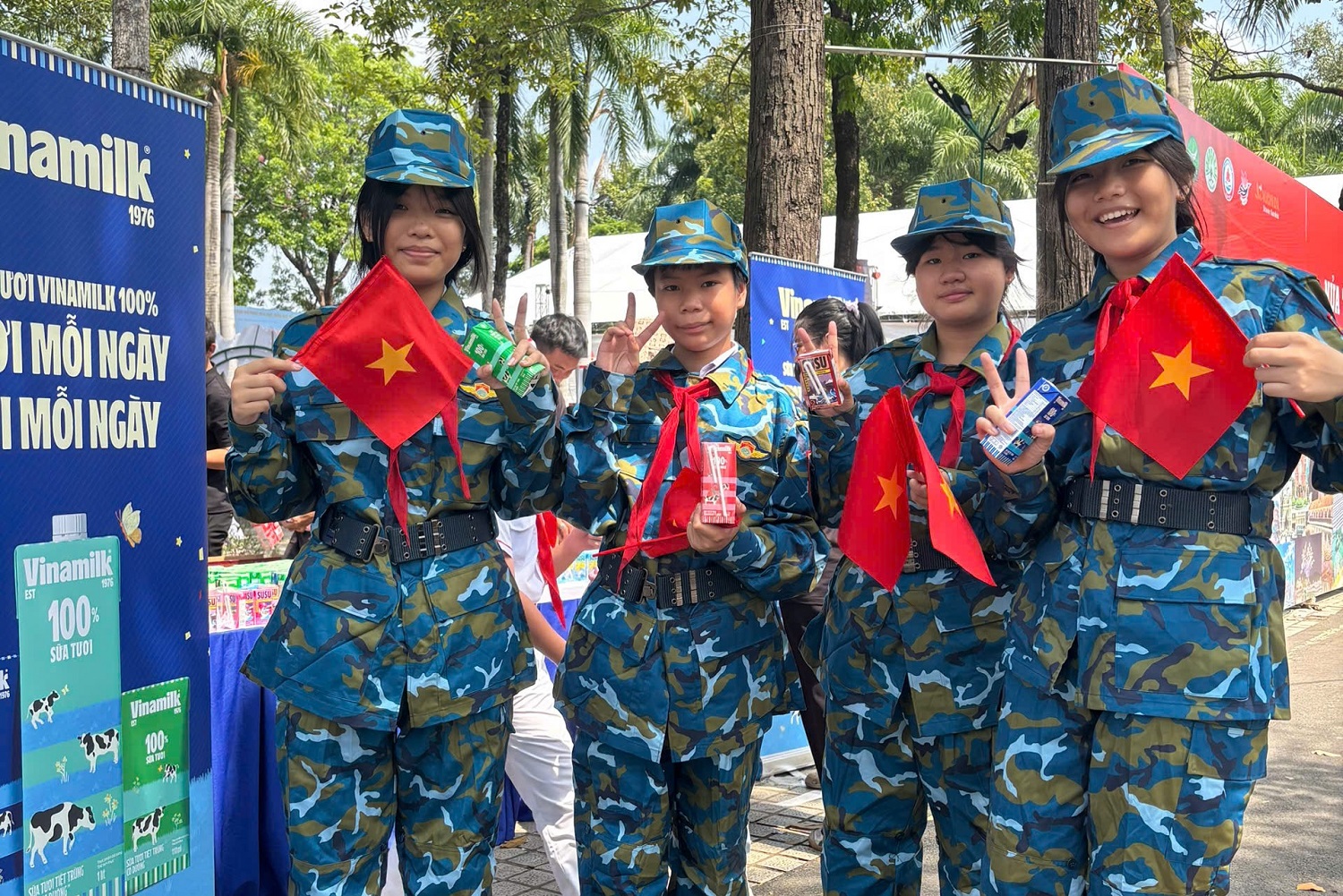 Ngày hội không chỉ là kỉ niệm tuổi thơ đáng nhớ mà còn là trải nghiệm đặc biệt của tất cả các em nhỏ khi được hòa mình trong không khí hướng tới 50 năm đất nước hoà bình thống nhất.