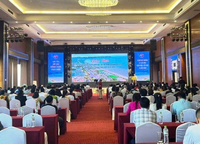 UBND thành phố Vinh tổ chức buổi gặp mặt các doanh nghiệp, hộ kinh doanh dịch vụ du lịch biển Cửa Lò năm 2025. UBND thành phố Vinh tổ chức buổi gặp mặt các doanh nghiệp, hộ kinh doanh dịch vụ du lịch biển Cửa Lò năm 2025.