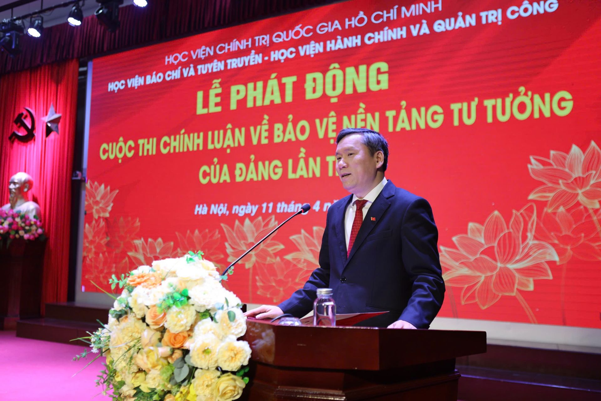 GS.TS Lê Văn Lợi, Thường vụ Đảng ủy, Phó Giám đốc, Phó Trưởng ban thường trực Ban chỉ đạo 35 Học viện Chính trị quốc gia Hồ Chí Minh phát biểu chỉ đạo tại lễ phát động. Ảnh: Duy Học GS.TS Lê Văn Lợi, Thường vụ Đảng ủy, Phó Giám đốc, Phó Trưởng ban thường trực Ban chỉ đạo 35 Học viện Chính trị quốc gia Hồ Chí Minh phát biểu chỉ đạo tại lễ phát động. Ảnh: Duy Học