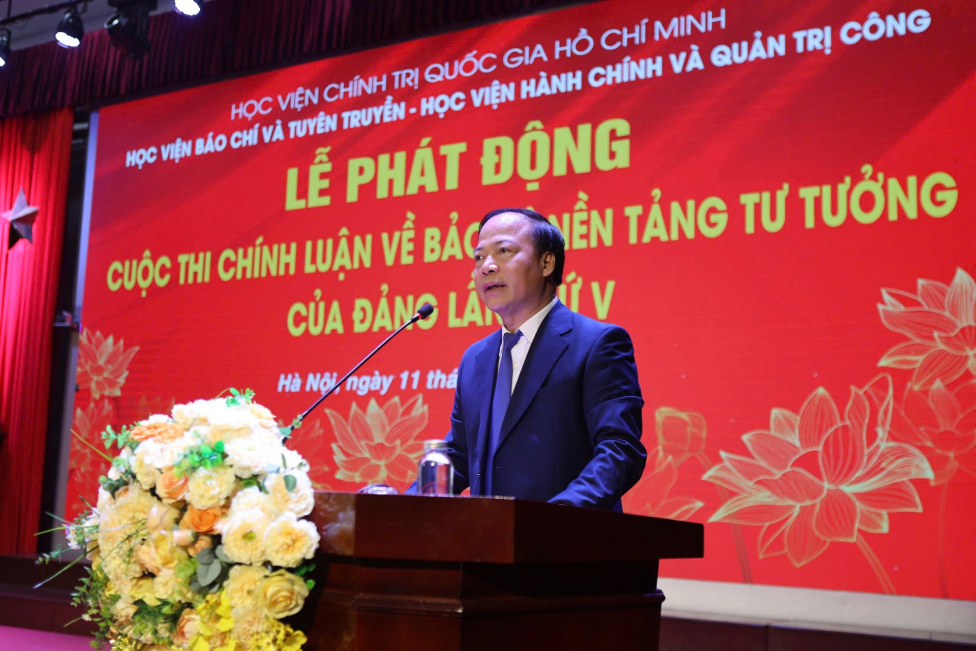 PGS.TS Mai Đức Ngọc, Bí thư Đảng ủy, Chủ tịch Hội đồng trường, Trưởng Ban chỉ đạo 35 Học viện Báo chí và Tuyên truyền phát biểu phát động cuộc thi. Ảnh: Duy Học PGS.TS Mai Đức Ngọc, Bí thư Đảng ủy, Chủ tịch Hội đồng trường, Trưởng Ban chỉ đạo 35 Học viện Báo chí và Tuyên truyền phát biểu phát động cuộc thi. Ảnh: Duy Học