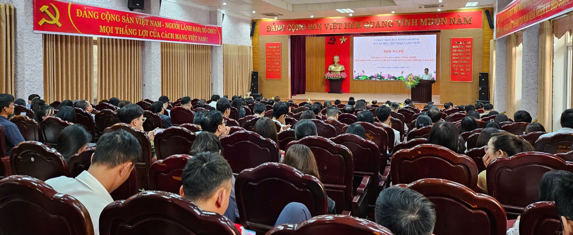 Quang cảnh hội nghị Quang cảnh hội nghị