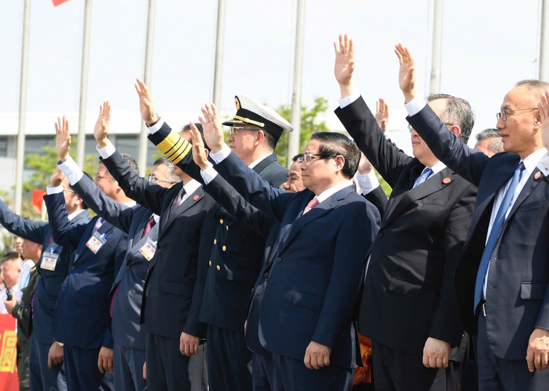 Thủ tướng Phạm Minh Chính ra sân bay tiễn Tổng Bí thư, Chủ tịch nước Trung Quốc Tập Cận Bình - Ảnh: VGP/Nhật Bắc Thủ tướng Phạm Minh Chính ra sân bay tiễn Tổng Bí thư, Chủ tịch nước Trung Quốc Tập Cận Bình - Ảnh: VGP/Nhật Bắc