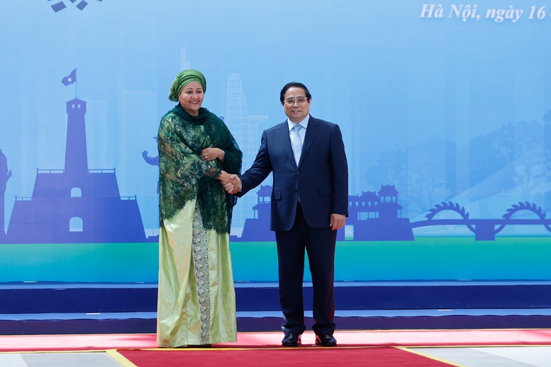 Thủ tướng Phạm Minh Chính đón bà Amina Mohammed - Phó Tổng Thư ký Liên Hợp Quốc - Ảnh VGP/Nhật Bắc Thủ tướng Phạm Minh Chính đón bà Amina Mohammed - Phó Tổng Thư ký Liên Hợp Quốc - Ảnh VGP/Nhật Bắc