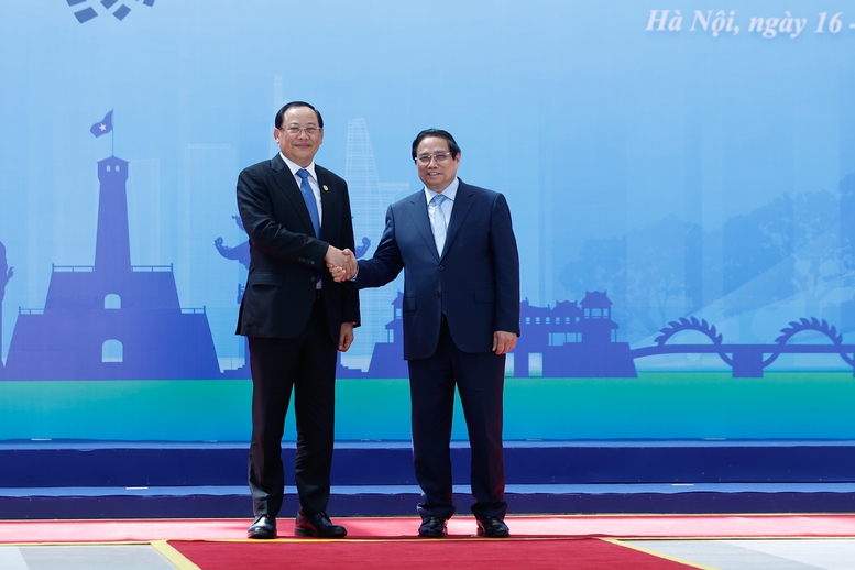 Thủ tướng Phạm Minh Chính đón Thủ tướng Lào Sonexay Siphandone - Ảnh VGP/Nhật Bắc Thủ tướng Phạm Minh Chính đón Thủ tướng Lào Sonexay Siphandone - Ảnh VGP/Nhật Bắc