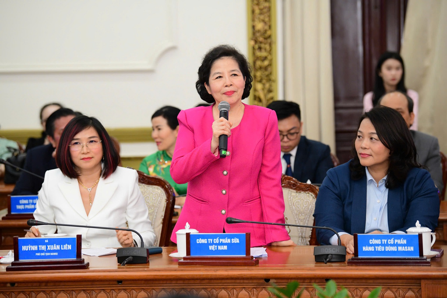 Bà Mai Kiều Liên – CEO Vinamilk – chia sẻ tại buổi Tọa đàm chủ đề “Kiến tạo – Vươn mình” trong khuôn khổ lễ vinh danh. Bà Mai Kiều Liên – CEO Vinamilk – chia sẻ tại buổi Tọa đàm chủ đề “Kiến tạo – Vươn mình” trong khuôn khổ lễ vinh danh.