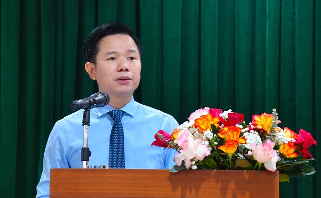 Tổng Biên tập Báo và Đài Phát thanh - Truyền hình Đà Nẵng Đoàn Xuân Hiếu phát biểu nhận nhiệm vụ