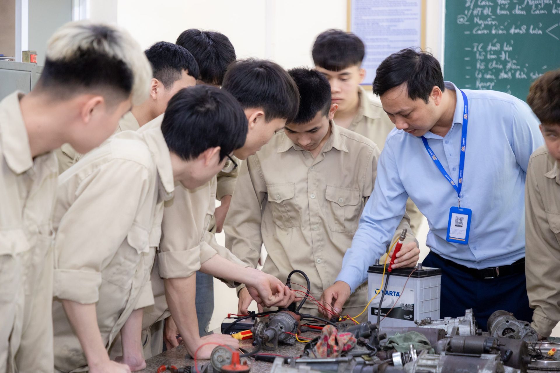 Đề xuất sinh viên học ngành toán, khoa học, công nghệ, kỹ thuật được vay vốn đến 5 triệu đồng/tháng. (Ảnh minh họa) Đề xuất sinh viên học ngành toán, khoa học, công nghệ, kỹ thuật được vay vốn đến 5 triệu đồng/tháng. (Ảnh minh họa)