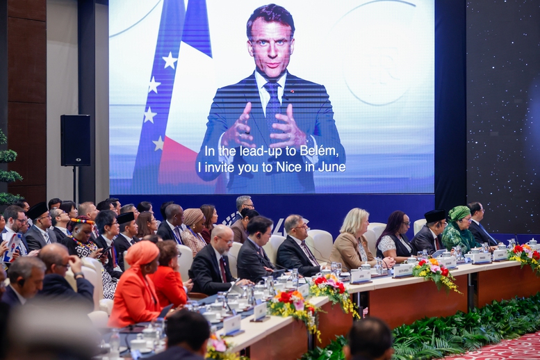 Phát biểu trong thông điệp ghi hình gửi đến Phiên thảo luận, Tổng thống Pháp Emmanuel Macron đánh giá cao hoạt động của P4G - Ảnh: VGP/Nhật Bắc Phát biểu trong thông điệp ghi hình gửi đến Phiên thảo luận, Tổng thống Pháp Emmanuel Macron đánh giá cao hoạt động của P4G - Ảnh: VGP/Nhật Bắc