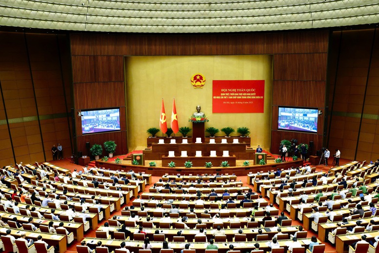 Hội nghị được tổ chức bằng hình thức trực tiếp từ điểm cầu Trung ương ở Hội trường Diên Hồng, Nhà Quốc hội - Ảnh: VGP/Nhật Bắc