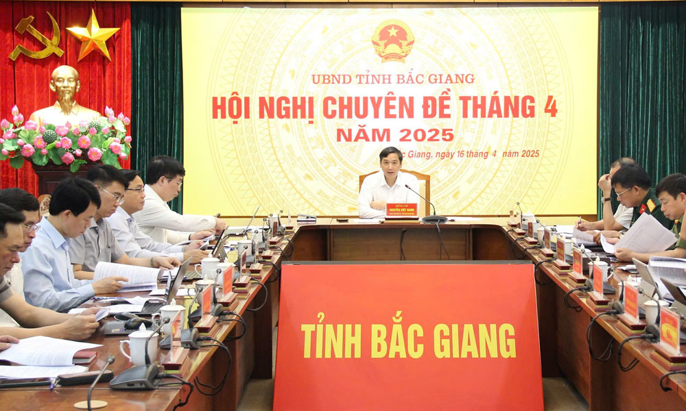 Chủ tịch UBND tỉnh Bắc Giang Nguyễn Việt Oanh chủ trì hội nghị. Chủ tịch UBND tỉnh Bắc Giang Nguyễn Việt Oanh chủ trì hội nghị.
