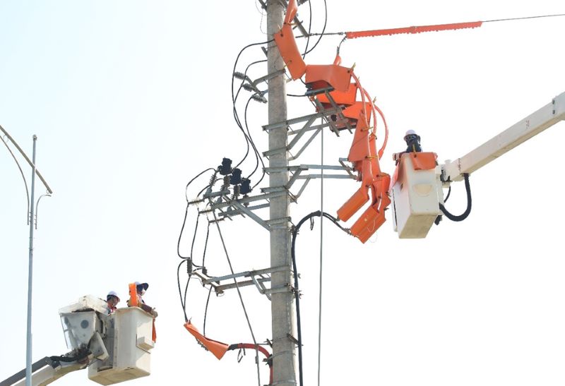 PC Hà Tĩnh tập trung toàn lực đảm bảo cung ứng điện an toàn mùa nắng nóng 2025. PC Hà Tĩnh tập trung toàn lực đảm bảo cung ứng điện an toàn mùa nắng nóng 2025.