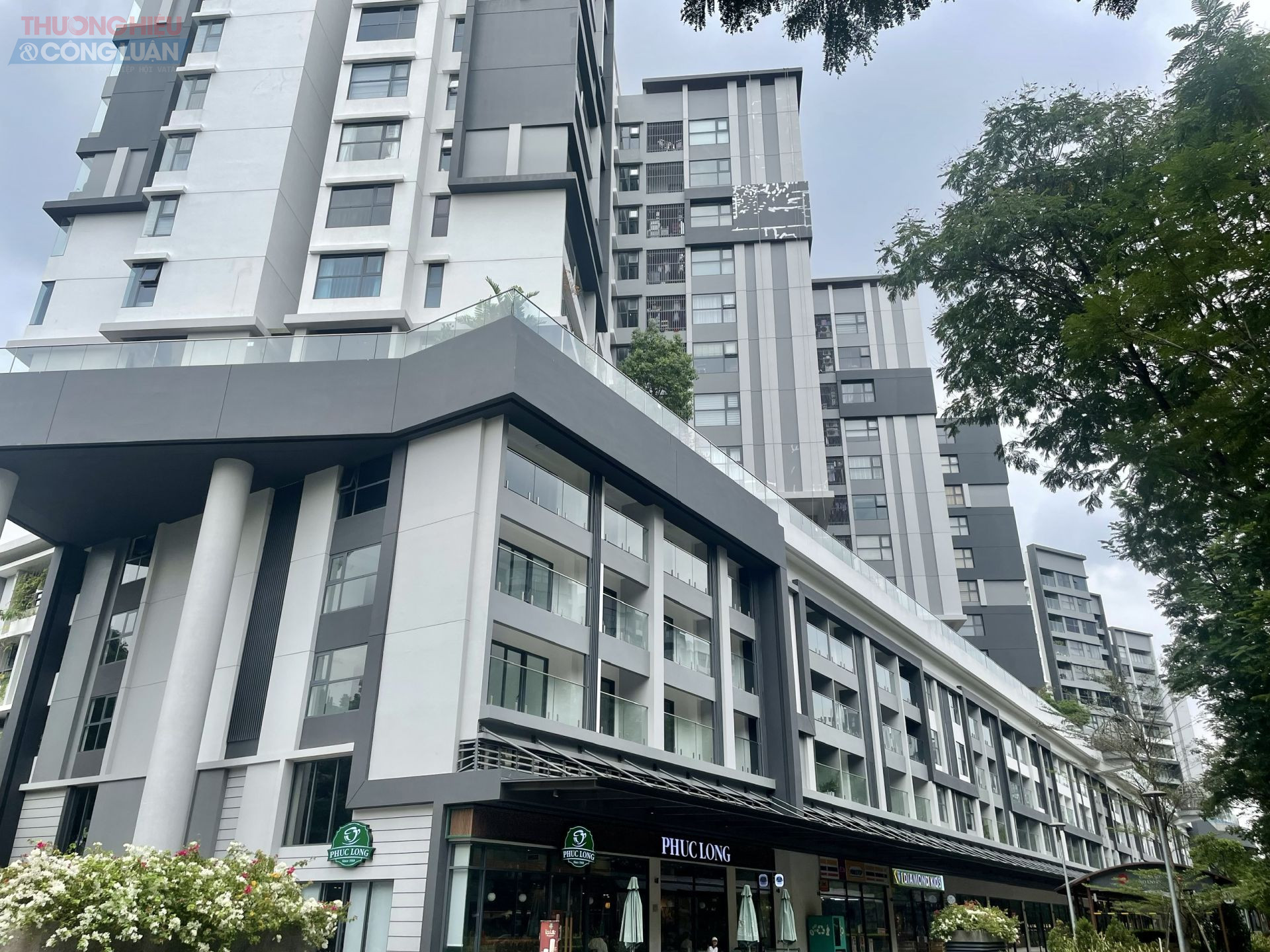 Một số dãy chung cư đã xây dựng hoàn thành tại dự án Celadon City và cư dân đã sinh sống