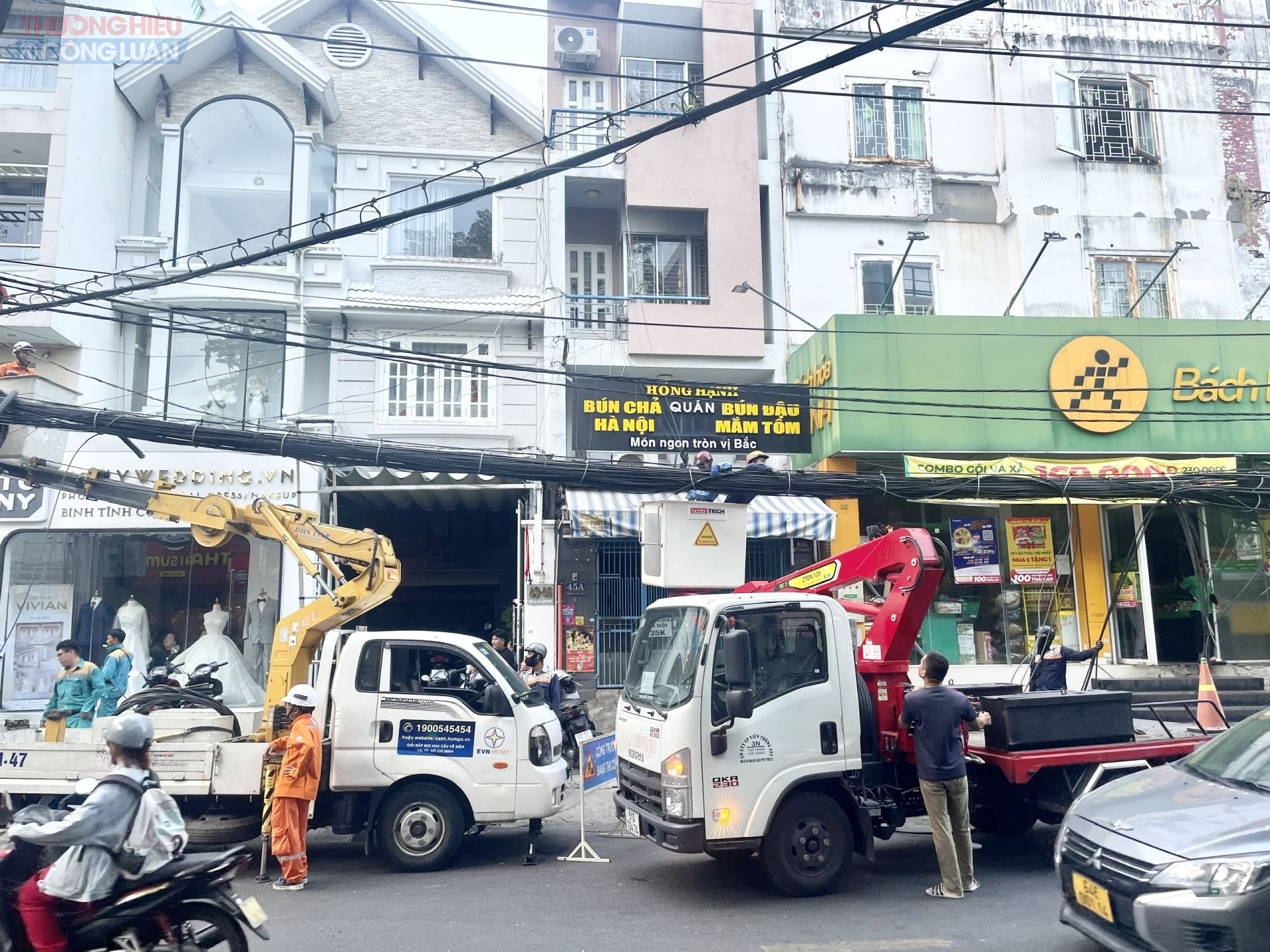 Vị trí cột điện bị cháy làm mất điện tại khu vực xung quanh