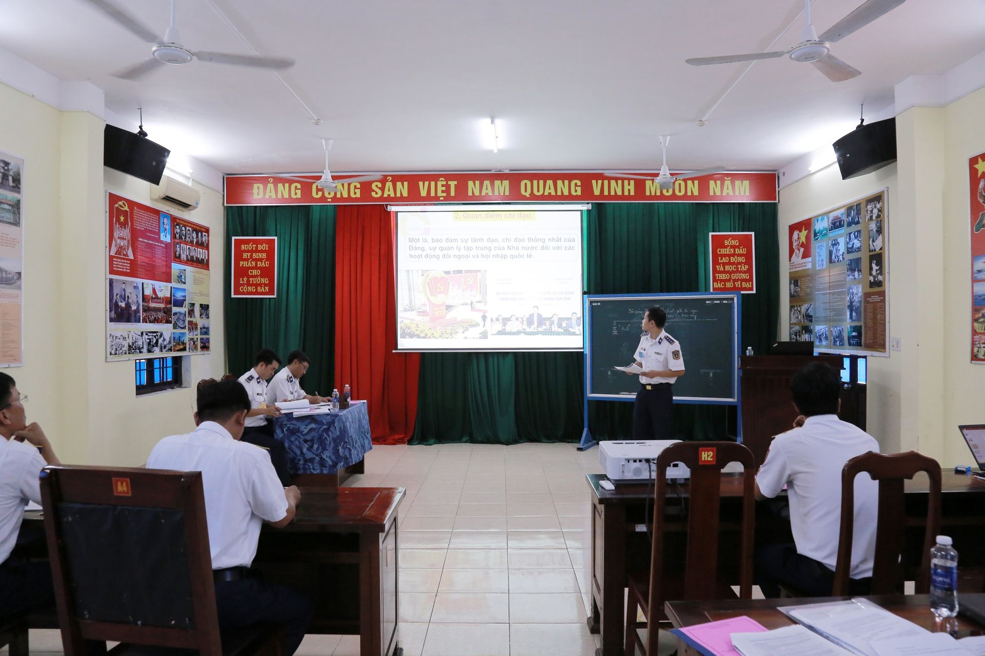Các thí sinh tham gia phần thi Thực hành