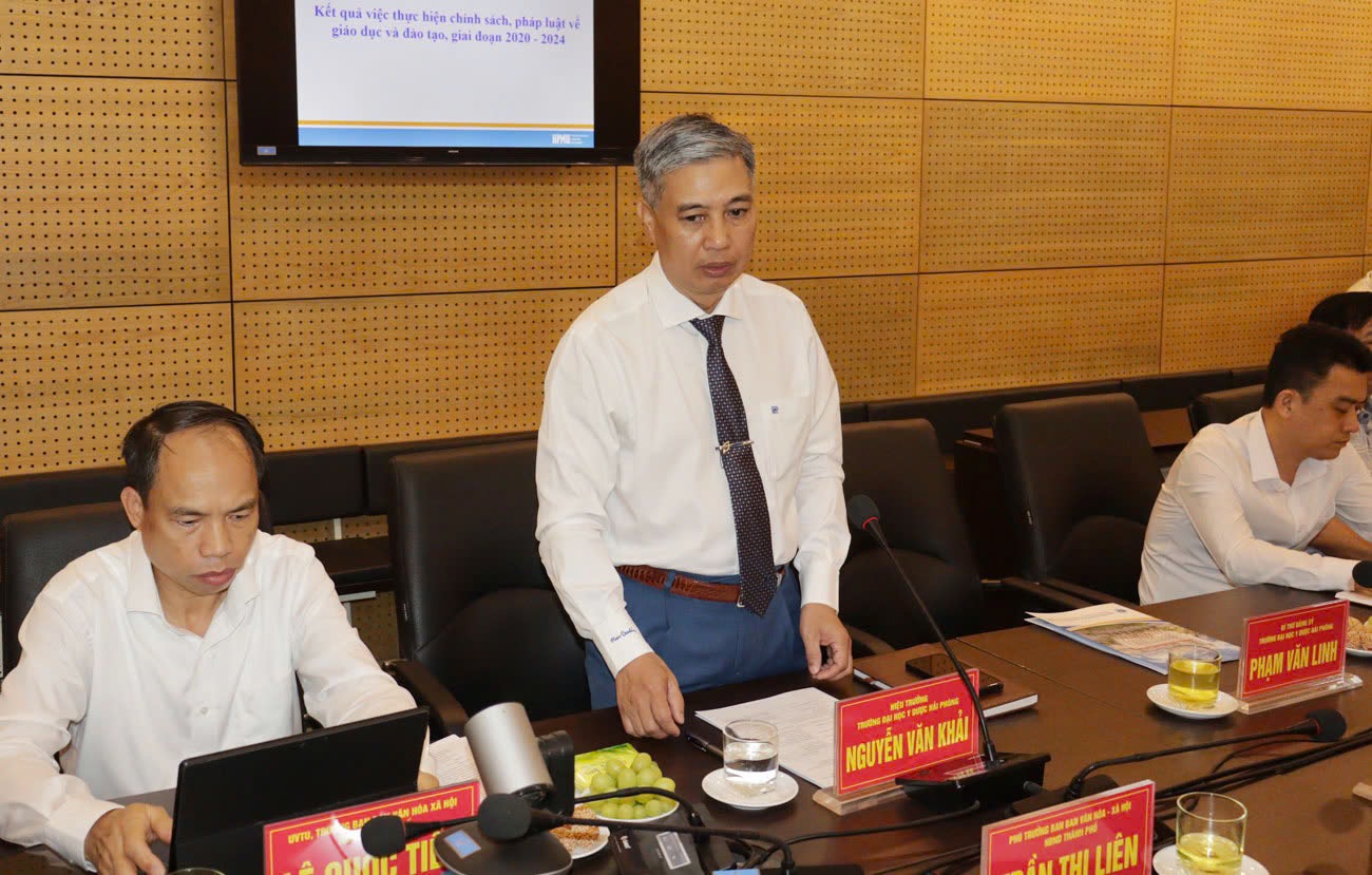 Hiệu trưởng Trường Đại học Y Dược Hải Phòng báo cáo tại cuộc làm việc. Hiệu trưởng Trường Đại học Y Dược Hải Phòng báo cáo tại cuộc làm việc.