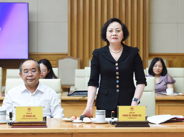 Bộ trưởng Bộ Nội vụ Phạm Thị Thanh Trà báo cáo - Ảnh: VGP/Nhật Bắc Bộ trưởng Bộ Nội vụ Phạm Thị Thanh Trà báo cáo - Ảnh: VGP/Nhật Bắc