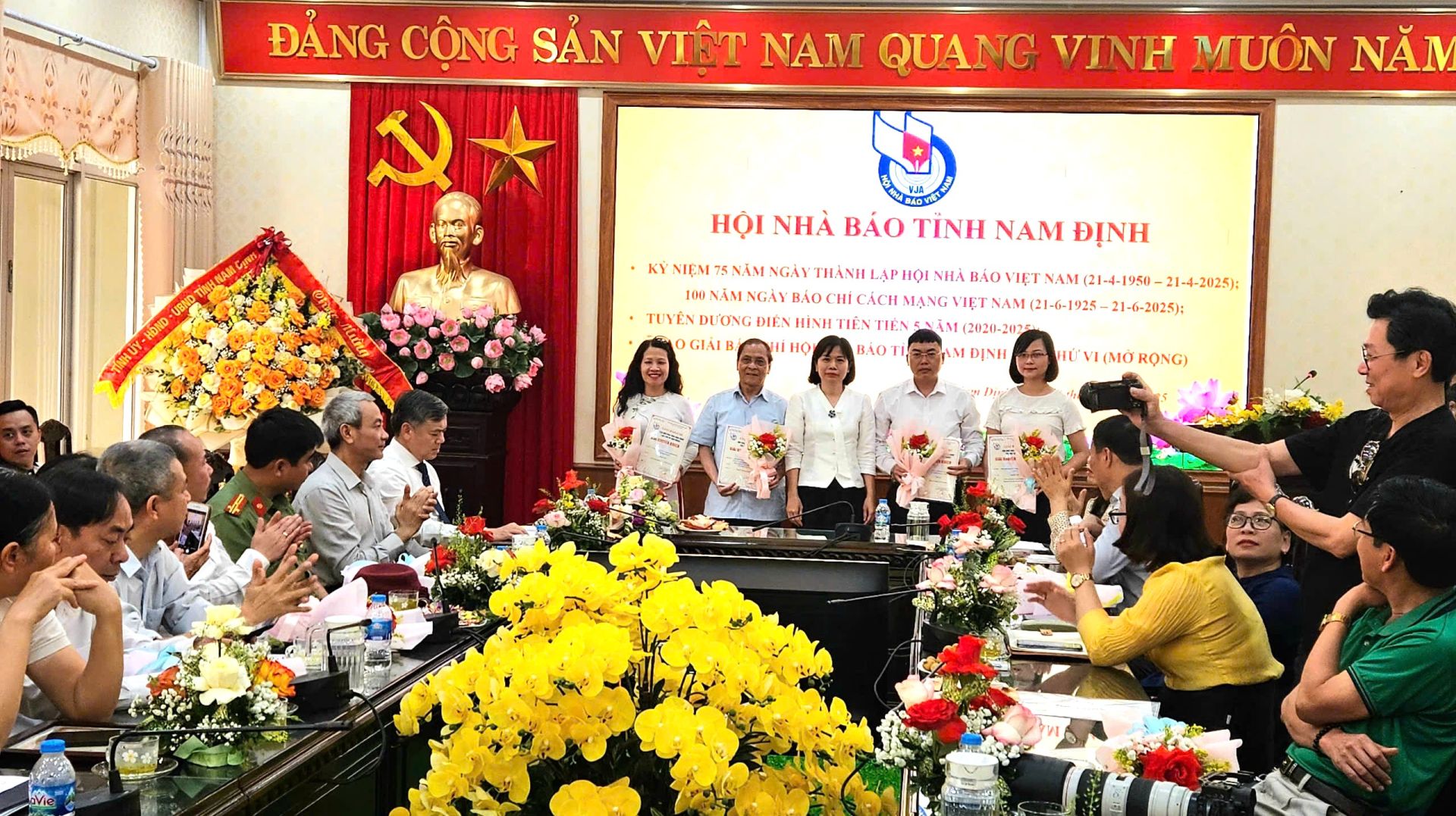 Các tác giả nhận Giải Khuyến khích