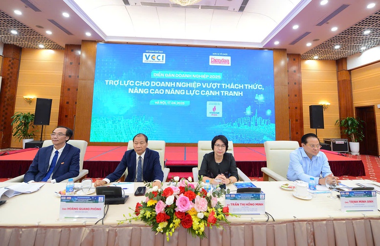 Lãnh đạo VCCI khẳng định các kiến nghị tại Diễn đàn sẽ được tiếp thu, tổng hợp, báo cáo lên các cơ quan Đảng, Chính phủ - Ảnh: VGP/HT Lãnh đạo VCCI khẳng định các kiến nghị tại Diễn đàn sẽ được tiếp thu, tổng hợp, báo cáo lên các cơ quan Đảng, Chính phủ - Ảnh: VGP/HT
