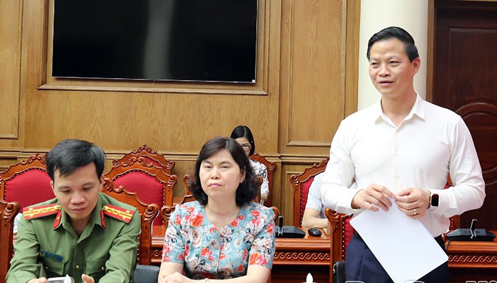 Chủ tịch UBND tỉnh Vương Quốc Tuấn phát biểu góp ý một số giải pháp trong thời gian tới. Chủ tịch UBND tỉnh Vương Quốc Tuấn phát biểu góp ý một số giải pháp trong thời gian tới.