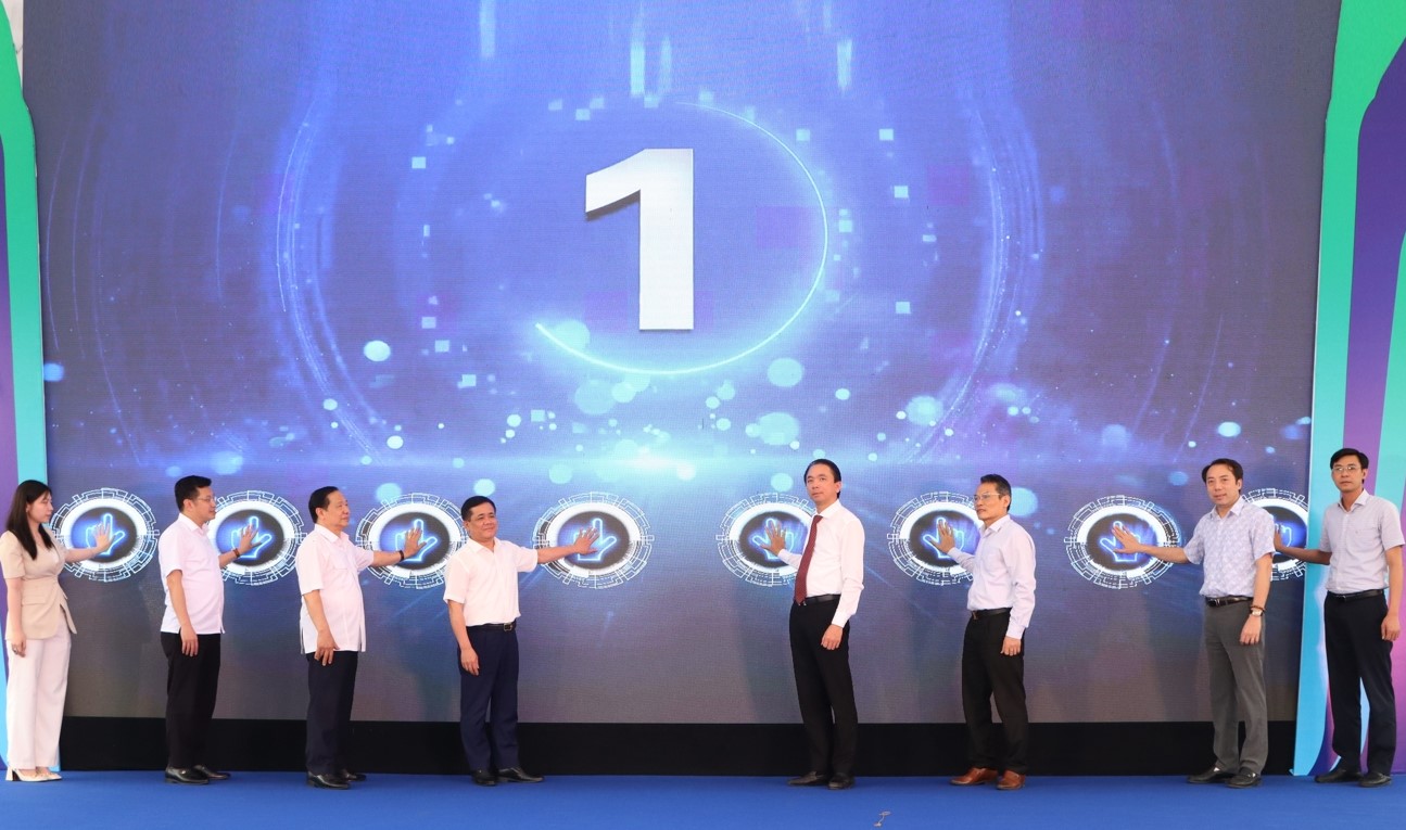 Lãnh đạo các sở, ngành của tỉnh thực hiện nghi thức hưởng ứng Tuần lễ Thương hiệu Quốc gia và Ngày Thương hiệu Việt Nam. Lãnh đạo các sở, ngành của tỉnh thực hiện nghi thức hưởng ứng Tuần lễ Thương hiệu Quốc gia và Ngày Thương hiệu Việt Nam.