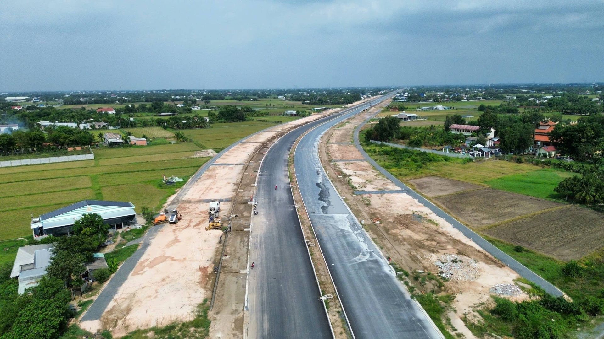 Tuyến đường tỉnh 823D – tuyến đường huyết mạch kết nối trục mở mới Tây Bắc kết nối Long An với TP. HCM Tuyến đường tỉnh 823D – tuyến đường huyết mạch kết nối trục mở mới Tây Bắc kết nối Long An với TP. HCM