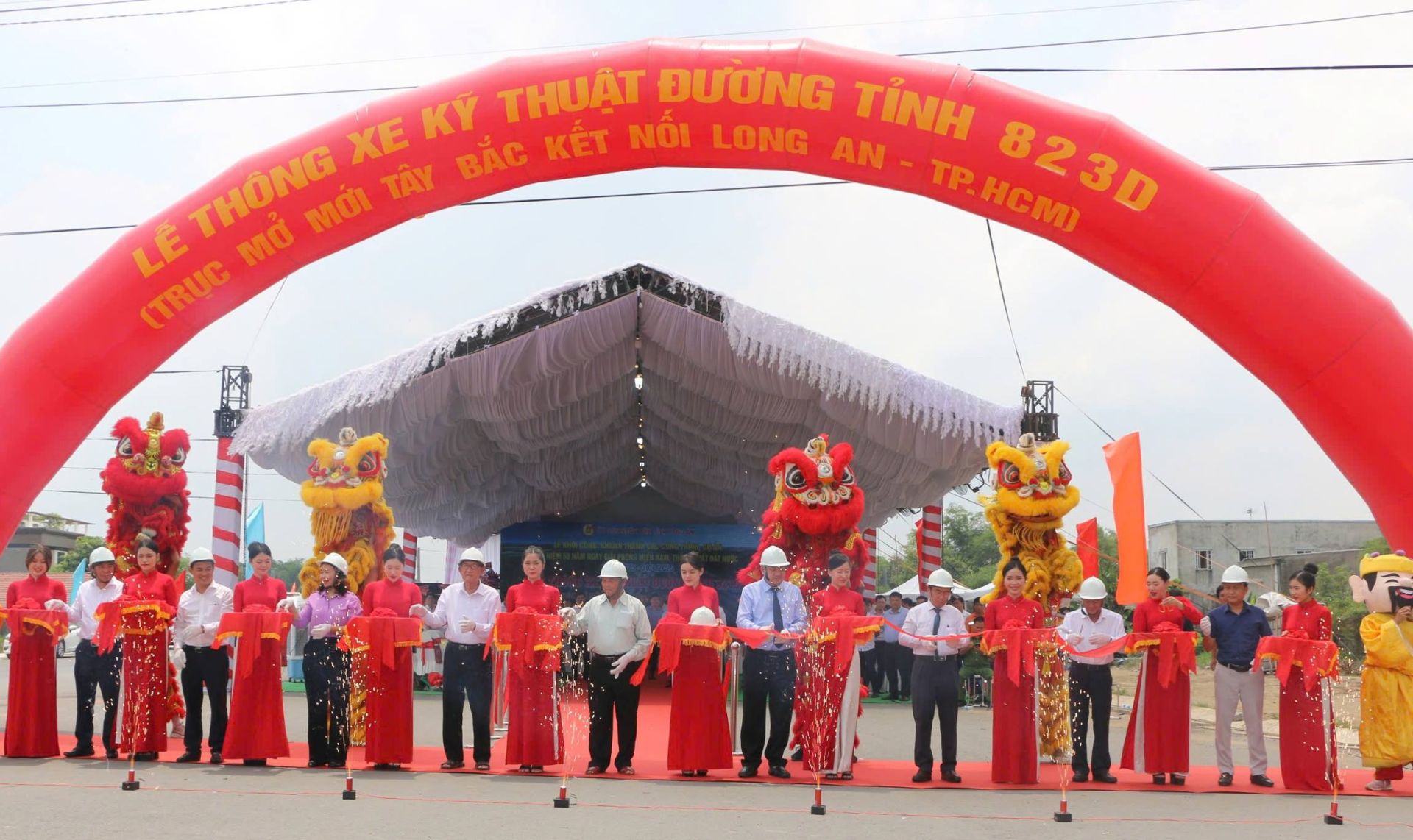 Long An thông xe kỹ thuật tuyến đường tỉnh 823D – trục mở mới Tây Bắc kết nối Long An với TP. HCM
