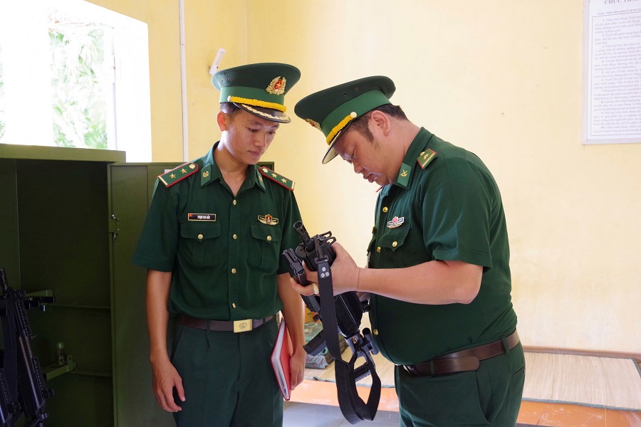 Kiểm tra công tác đảm bảo vũ khí, trang bị Kiểm tra công tác đảm bảo vũ khí, trang bị
