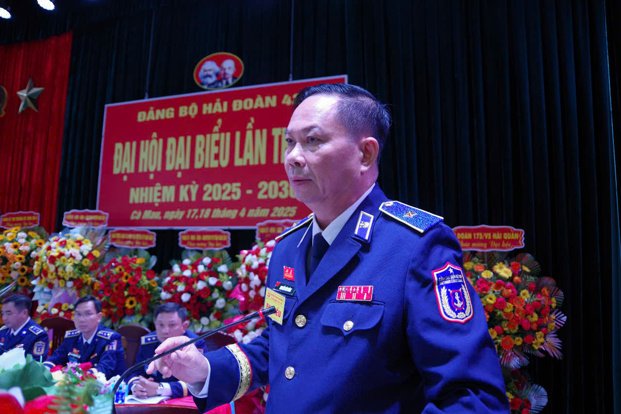 Thiếu tướng Nguyễn Văn Dũng – Bí thư Đảng ủy, Chính ủy BTL Vùng Cảnh sát biển 4 phát biểu chỉ đạo tại Đại hội