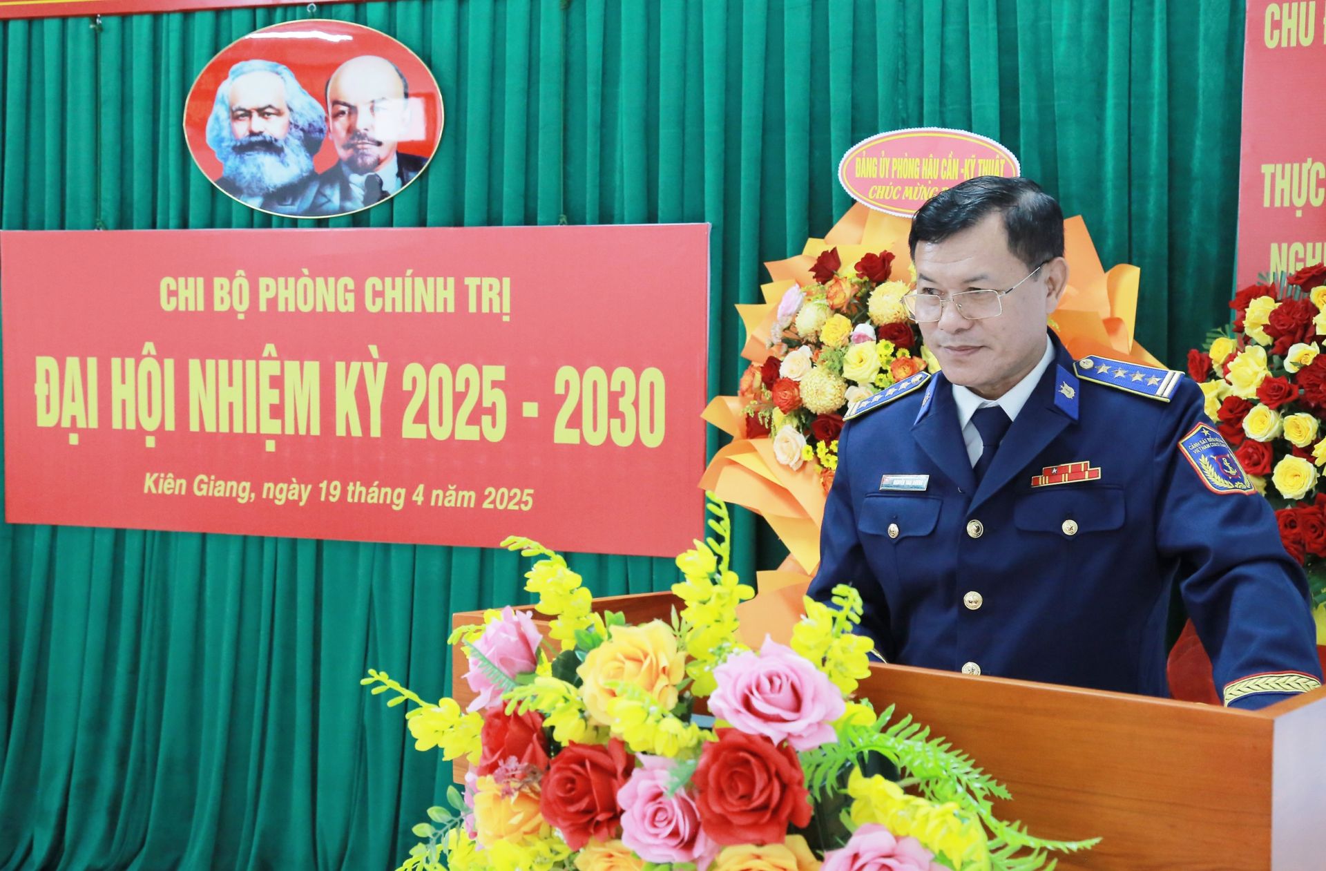 Đại tá Nguyễn Thái Dương, Ủy viên Ban Thường vụ Đảng ủy - Phó Chính ủy Bộ Tư lệnh Vùng Cảnh sát biển 4 phát biểu chỉ đạo Đại hội.