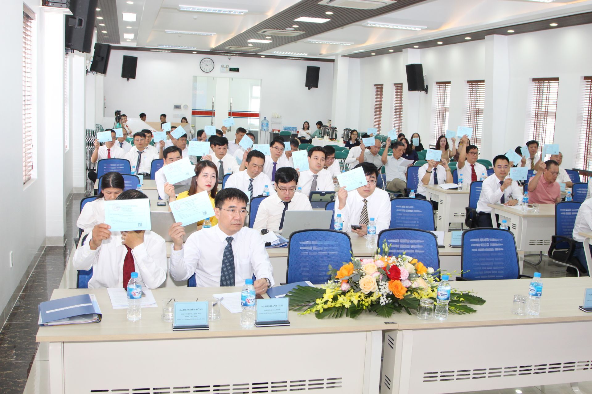 Các Cổ đông biểu quyết tại Đại hội Các Cổ đông biểu quyết tại Đại hội