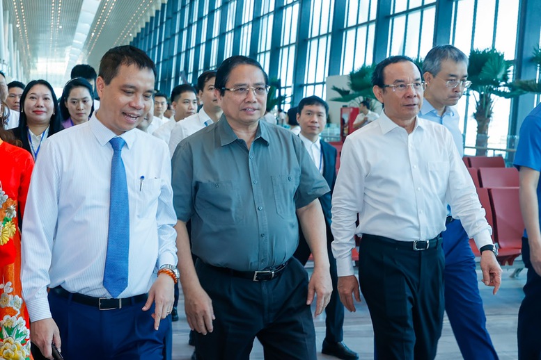 Thủ tướng Chính phủ Phạm Minh Chính, Bí thư Thành ủy TPHCM Nguyễn Văn Nên tới dự lễ Khánh thành Nhà ga T3 Cảng hàng không quốc tế Tân Sơn Nhất tại điểm cầu TPHCM - Ảnh: VGP/Nhật Bắc Thủ tướng Chính phủ Phạm Minh Chính, Bí thư Thành ủy TPHCM Nguyễn Văn Nên tới dự lễ Khánh thành Nhà ga T3 Cảng hàng không quốc tế Tân Sơn Nhất tại điểm cầu TPHCM - Ảnh: VGP/Nhật Bắc