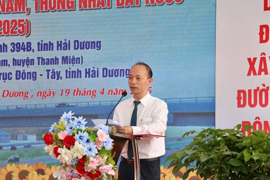 Ông Trịnh Nam Hưng, Giám đốc Ban Quản lý dự án đầu tư xây dựng tỉnh Hải Dương phát biểu tại buổi lễ Ông Trịnh Nam Hưng, Giám đốc Ban Quản lý dự án đầu tư xây dựng tỉnh Hải Dương phát biểu tại buổi lễ