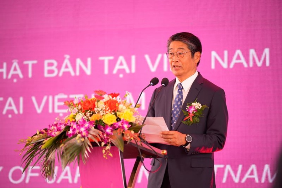 Đại sứ đặc mệnh toàn quyền Nhật Bản tại Việt Nam Ito Naoki phát biểu tại buổi lễ. Đại sứ đặc mệnh toàn quyền Nhật Bản tại Việt Nam Ito Naoki phát biểu tại buổi lễ.