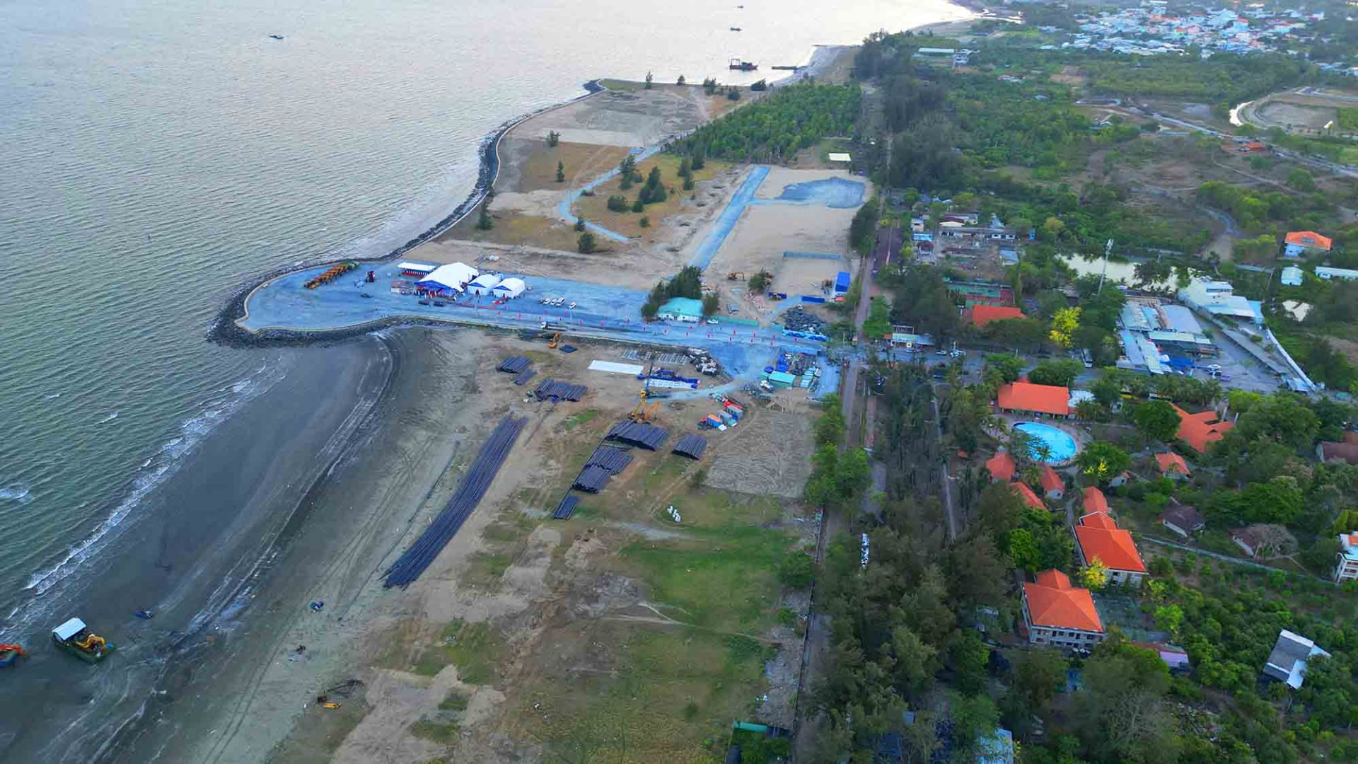 Với quy mô 2.870 ha và lợi thế sinh thái đặc biệt, dự án có tầm nhìn trở thành khu đô thị ESG hàng đầu thế giới Với quy mô 2.870 ha và lợi thế sinh thái đặc biệt, dự án có tầm nhìn trở thành khu đô thị ESG hàng đầu thế giới