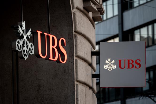 Biểu tượng ngân hàng UBS tại thành phố Basel, Thụy Sĩ. Ảnh: AFP/TTXVN