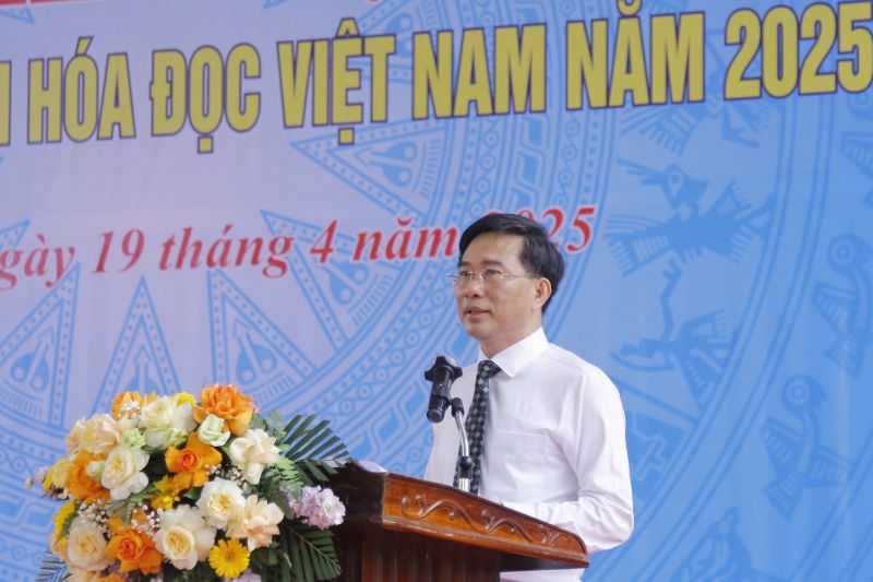 Giám đốc Sở Văn hóa, Thể thao và Du Lịch tỉnh Hà Tĩnh Nguyễn Viết Trường phát biểu khai mạc buổi Lễ. Giám đốc Sở Văn hóa, Thể thao và Du Lịch tỉnh Hà Tĩnh Nguyễn Viết Trường phát biểu khai mạc buổi Lễ.
