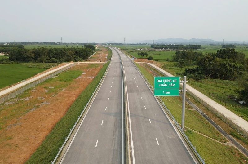 Hình ảnh cao tốc Hàm Nghi - Vũng Áng đoạn qua huyện Thạch Hà, Hà Tĩnh. Hình ảnh cao tốc Hàm Nghi - Vũng Áng đoạn qua huyện Thạch Hà, Hà Tĩnh.